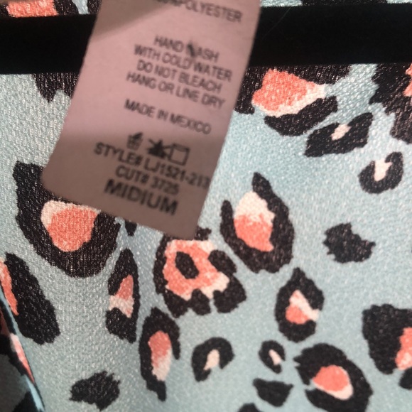 Lovely J kimono in aqua leopard with pink & black spots. Size is medium. - Picture 5 of 5